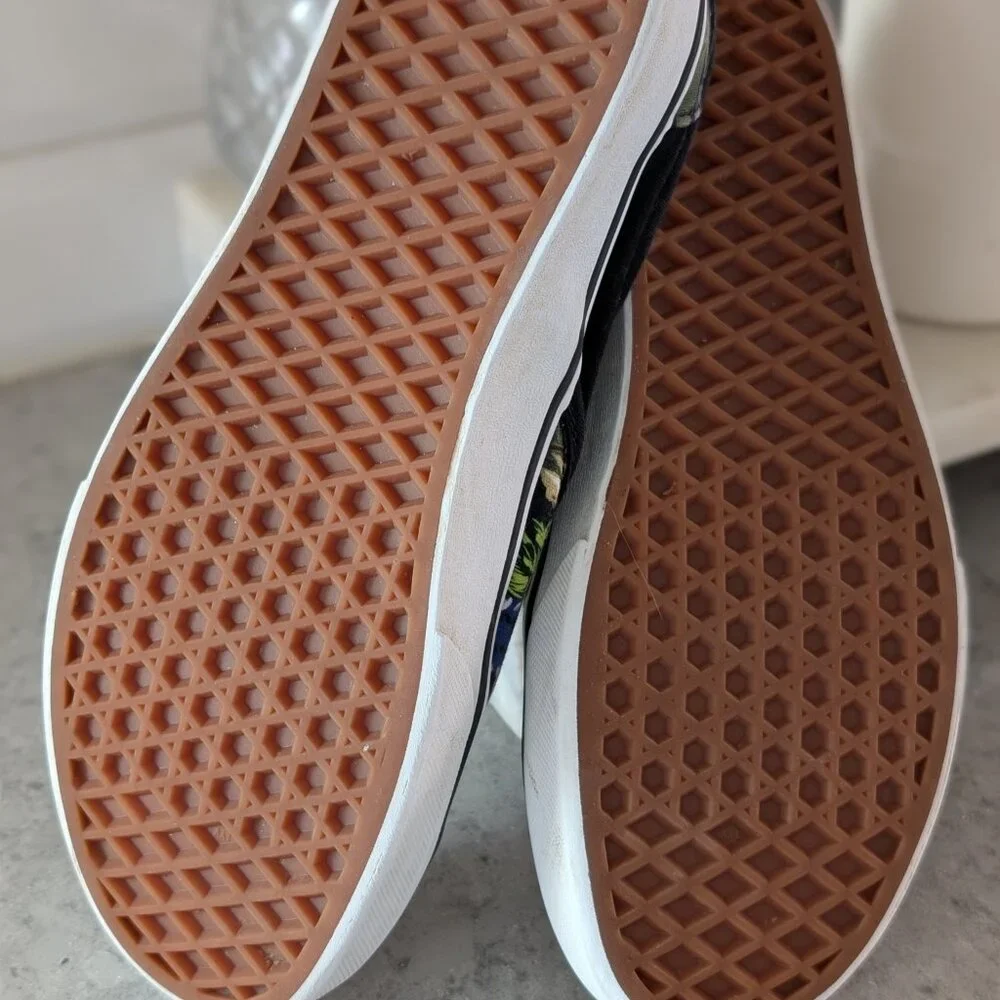 Vans Classic Slip-On Fruit Skull Shoes – Unisex Size 7.5 - - Picture 5 of 6